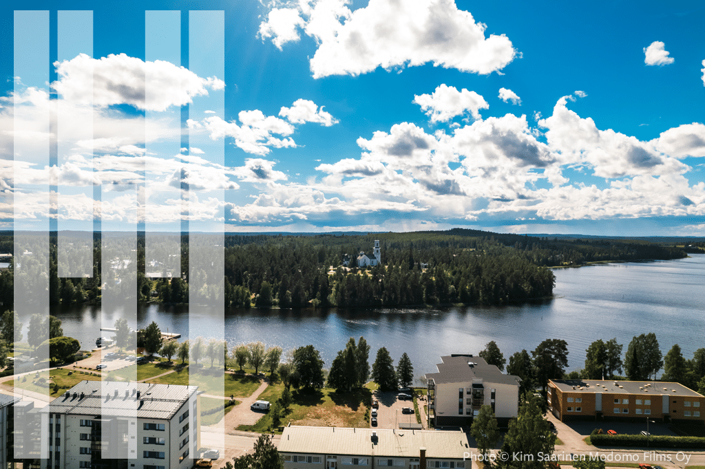 Viitasaaren keskusta kuvattuna ilmasta käsin. Kuvassa näkyy Keitele-järveä ja taustalla kirkko.